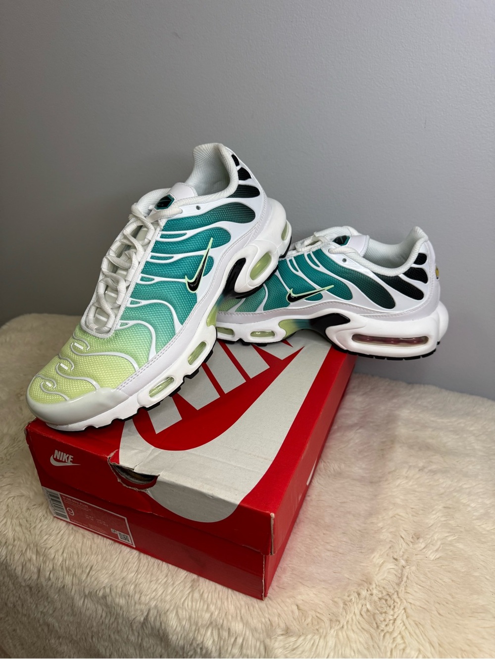 Women’s Nike Air Max Plus - Size 9 🌱